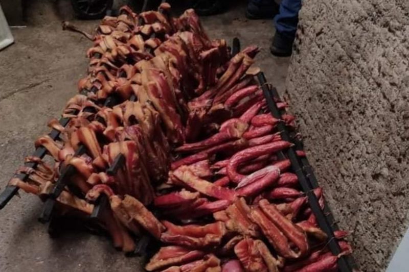 Carne era armazenada de forma irregular nos estabelecimentos – Foto: Pol&iacute;cia Civil/Reprodu&ccedil;&atilde;o/ND