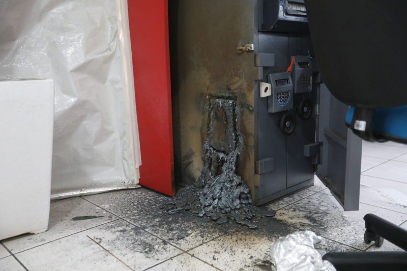 Suspeitos tentaram arrombar um caixa eletr&ocirc;nico – Foto: Prefeitura de S&atilde;o Francisco do Sul/Reprodu&ccedil;&atilde;o/ND