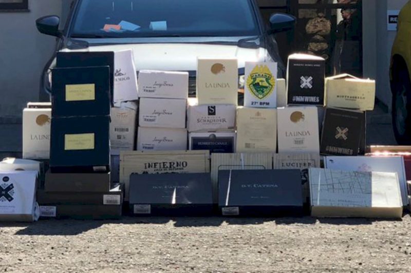 Produtos estavam distribu&iacute;dos em 62 caixas – Foto: Pol&iacute;cia Militar/Reprodu&ccedil;&atilde;o/ND