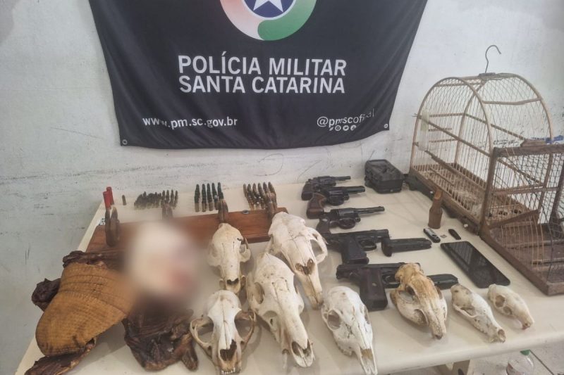 Materiais foram apreendidos no bairro Vila da Gl&oacute;ria – Foto: PMA/Reprodu&ccedil;&atilde;o/ND