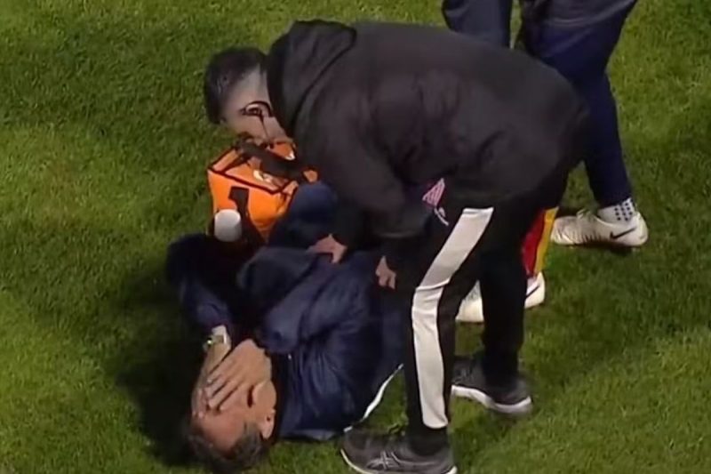 Médico torceu o tornozelo ao entrar em campo