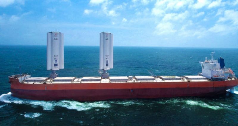 Navio cargueiro é impulsionado pela força do vento
