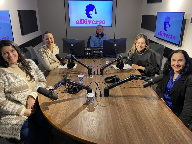 Amamentação e direito das lactantes é tema do podcast aDiversa