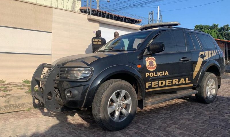 Policiais fazem busca e apreensão contra suspeito de ataques violentos a Lula