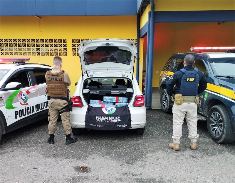 Droga estava em um ve&iacute;culo com placas de S&atilde;o Paulo (SP) – Foto: PRF/Reprodu&ccedil;&atilde;o/ND