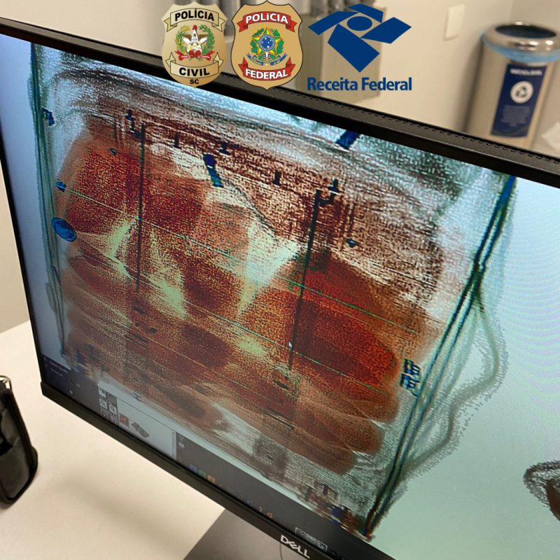 Passageiro preso com drogas