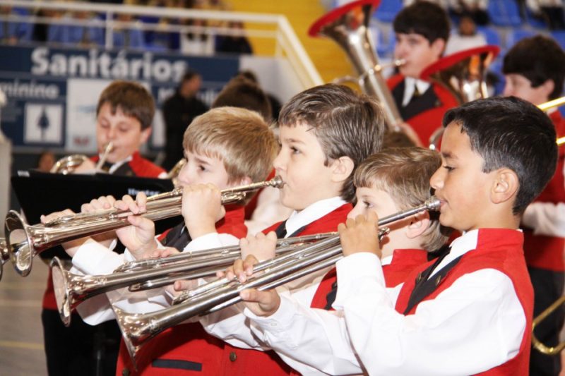 17 bandas e fanfarras de escolas irão se apresentar na rua XV de Novembro neste domingo (27) - Foto: Arquivo/Prefeitura de Blumenau/Divulgação/ND
