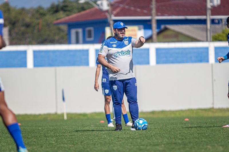 CRB x Vitória: onde assistir ao vivo, horário e escalações