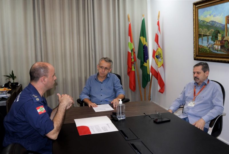 A parceria da Prefeitura com a corporação prevê a execucção dos serviços de prevenção, combate a sinistros, busca e salvamente de pessoas e bens 