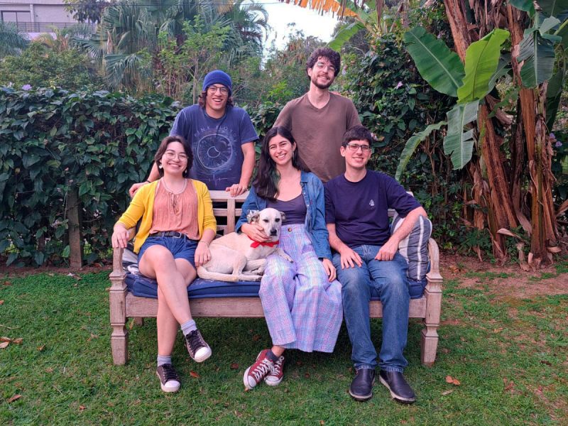 Banda Ep&ocirc;nima estreia na Semana do Rock Catarinense com sua mistura classe A,de MPB com rock – Foto: divulga&ccedil;&atilde;o