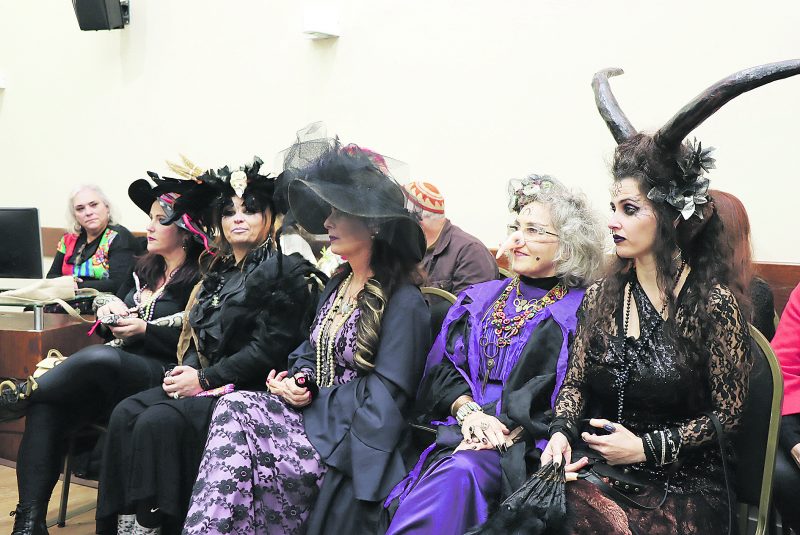 Bruxas no plen&aacute;rio da C&acirc;mara de Florian&oacute;polis na bela homenagem a Peninha – Foto: &Eacute;dio H&eacute;lio Ramos/Divulga&ccedil;&atilde;o/ND