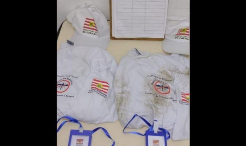 Uniformes falsos foram apreendidos após ação nesta terça-feira (8) - Foto: Polícia Militar/Divulgação/ND
