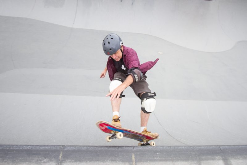 Cesar Gyr&atilde;o prestes a executar um “grind” na pista da Barra da Lagoa – Foto: Leo Munhoz/ND