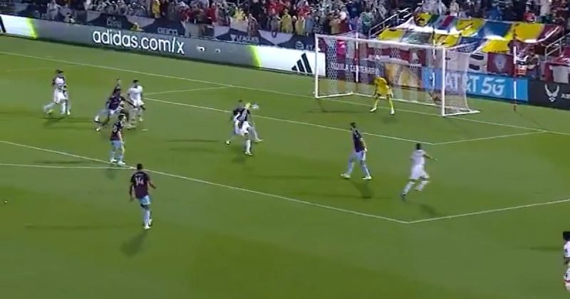 Pedro Raul, ex-Vasco, faz gol de bicicleta em jogo do Toluca