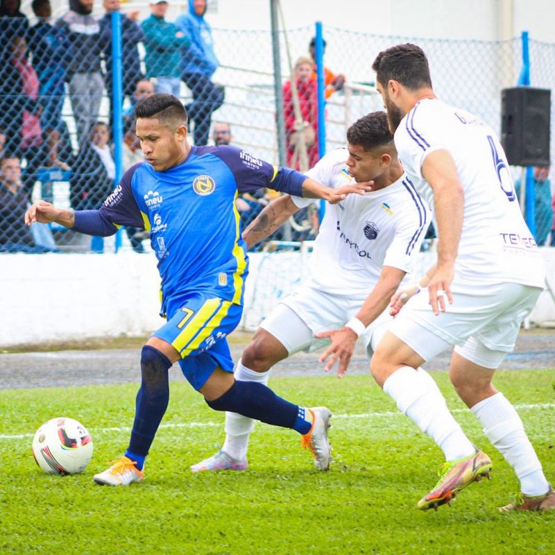 Semifinal do Catarinense Série B tem jogaço com 6 gols e derrota de