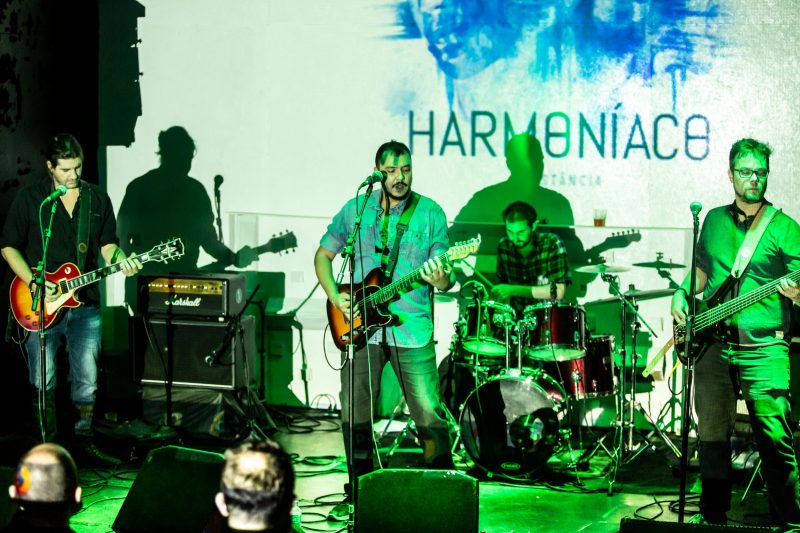 Rock, boas letras e muitas guitarras com a banda Harmon&iacute;aco no palco da Semana do Rock Catarinense – Foto: divulga&ccedil;&atilde;o