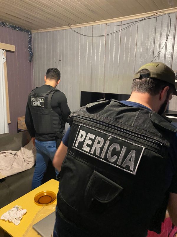 Homem foi preso e aparelhos apreendidos – Foto: Pol&iacute;cia Civil/Divulga&ccedil;&atilde;o/ND