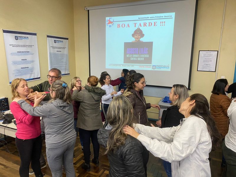Antes de enfrentar e colocar o jiu-jitsu em prática, as mulheres aprendem a evitar e evadir