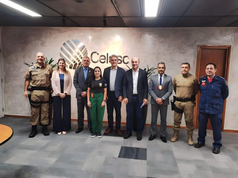 Reuni&atilde;o entre a Celesc e as for&ccedil;as de seguran&ccedil;a contra o furto de cabos de energia – Foto: Divulga&ccedil;&atilde;o/ND