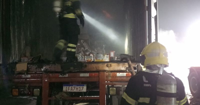 Caminh&atilde;o pegou fogo na BR-470 – Foto: CBMSC/Reprodu&ccedil;&atilde;o/ND