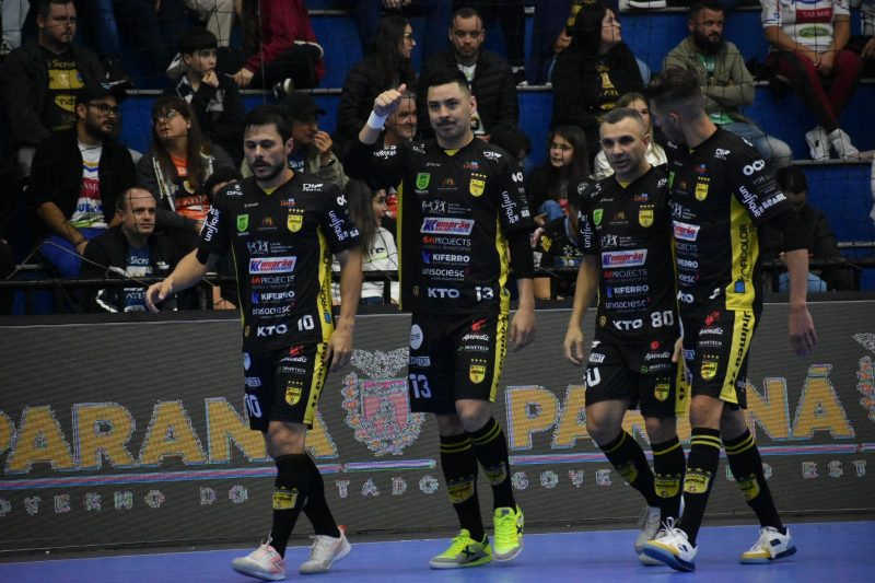 Jaraguá Futsal venceu o Tamandaré na estreia da Taça Brasil