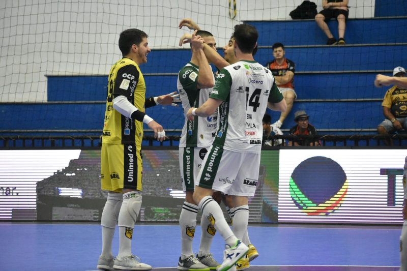 Jaraguá Futsal briga pela classificação na última rodada