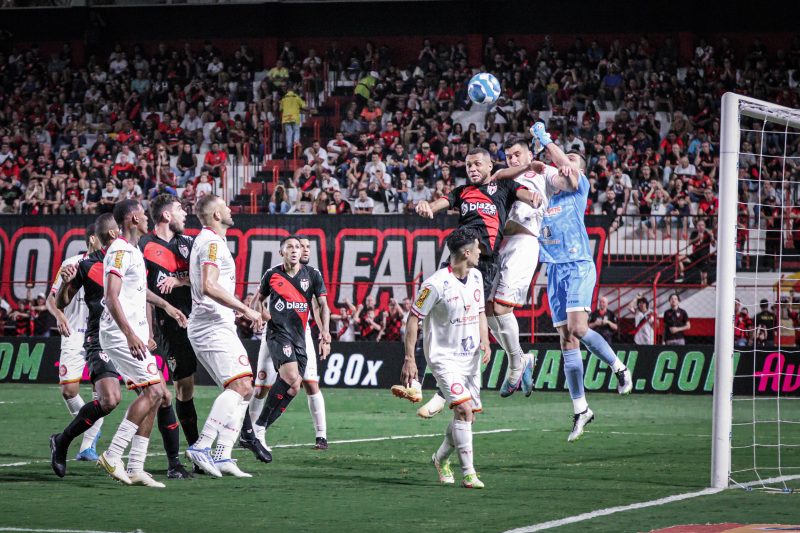 Atlético-GO e Tombense fizeram jogaço com cinco gols na Série B
