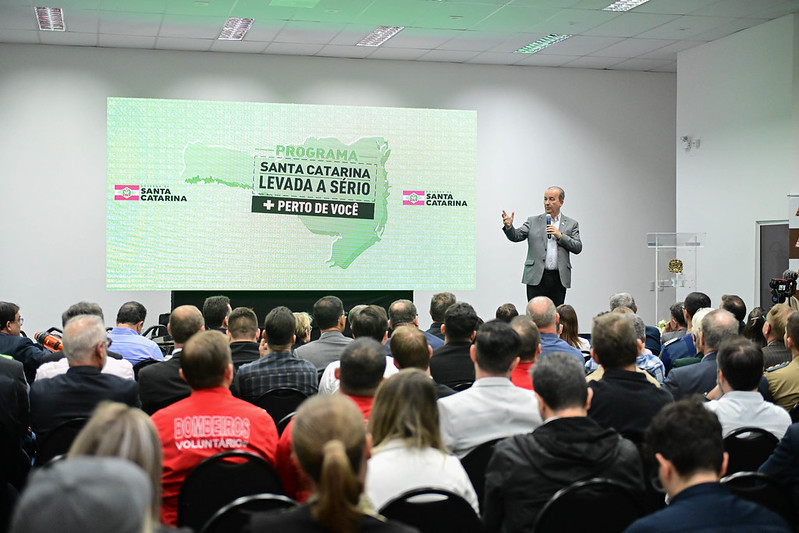 Governador atende os 295 prefeitos catarinenses fechando a rodada de visitas &agrave;s 21 associa&ccedil;&otilde;es dos munic&iacute;pios – Foto: Eduardo Valente/ND