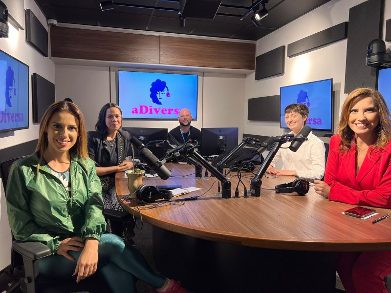 Jornalistas na casa dos 50, 40 e 30, e psic&oacute;loga de 26m discutem as dores e del&iacute;cias de cada d&eacute;cada – Foto: Julia Bittencourt / ND