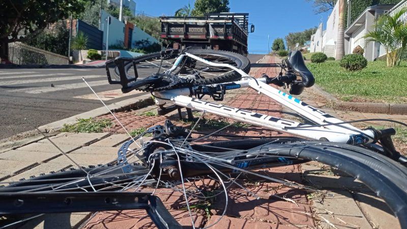 O ciclista morreu no hospital.