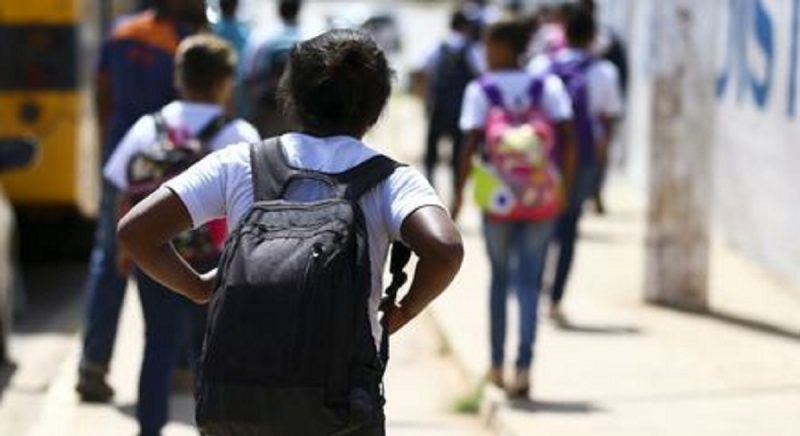 Lei que cria um sistema nacional de acompanhamento e combate à violência nas escolas de todo o país