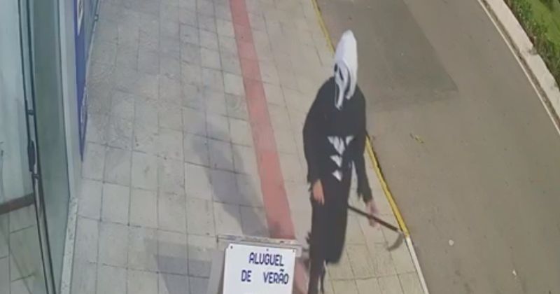 Alunos se assustaram com presença de mascarado