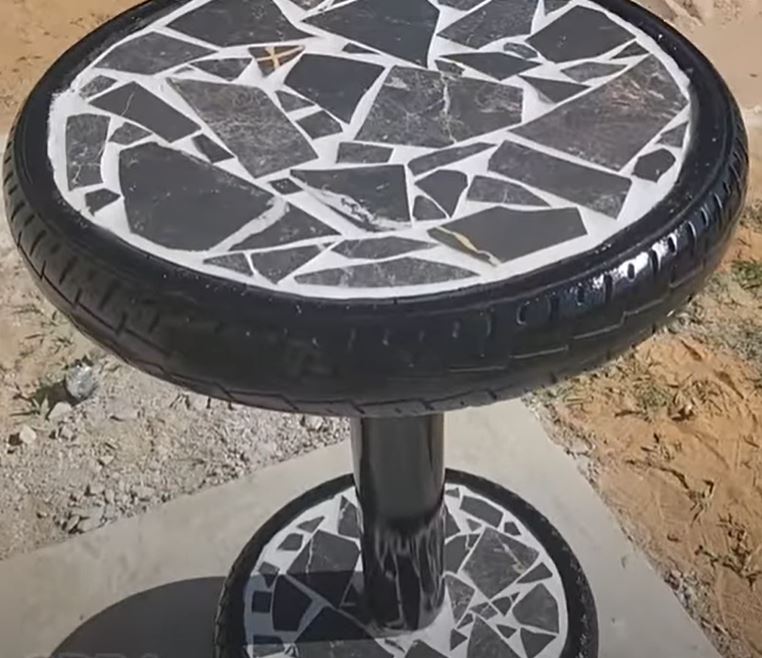 Pedreiro gênio ensina como fazer item de decoração usando pneus velhos