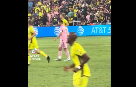 Imagens flagram ‘desprezo’ de Messi antes de gola&ccedil;o – Foto: Twitter