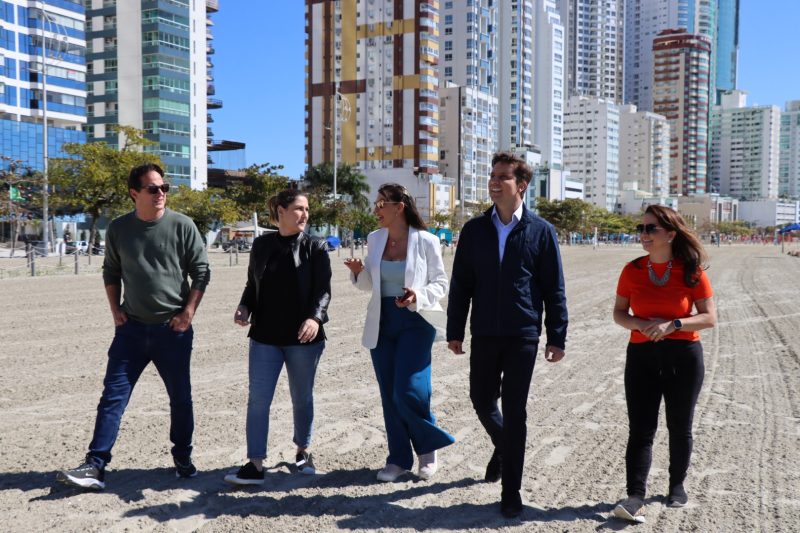 Abema visita Praia Central de Balneário Camboriú 