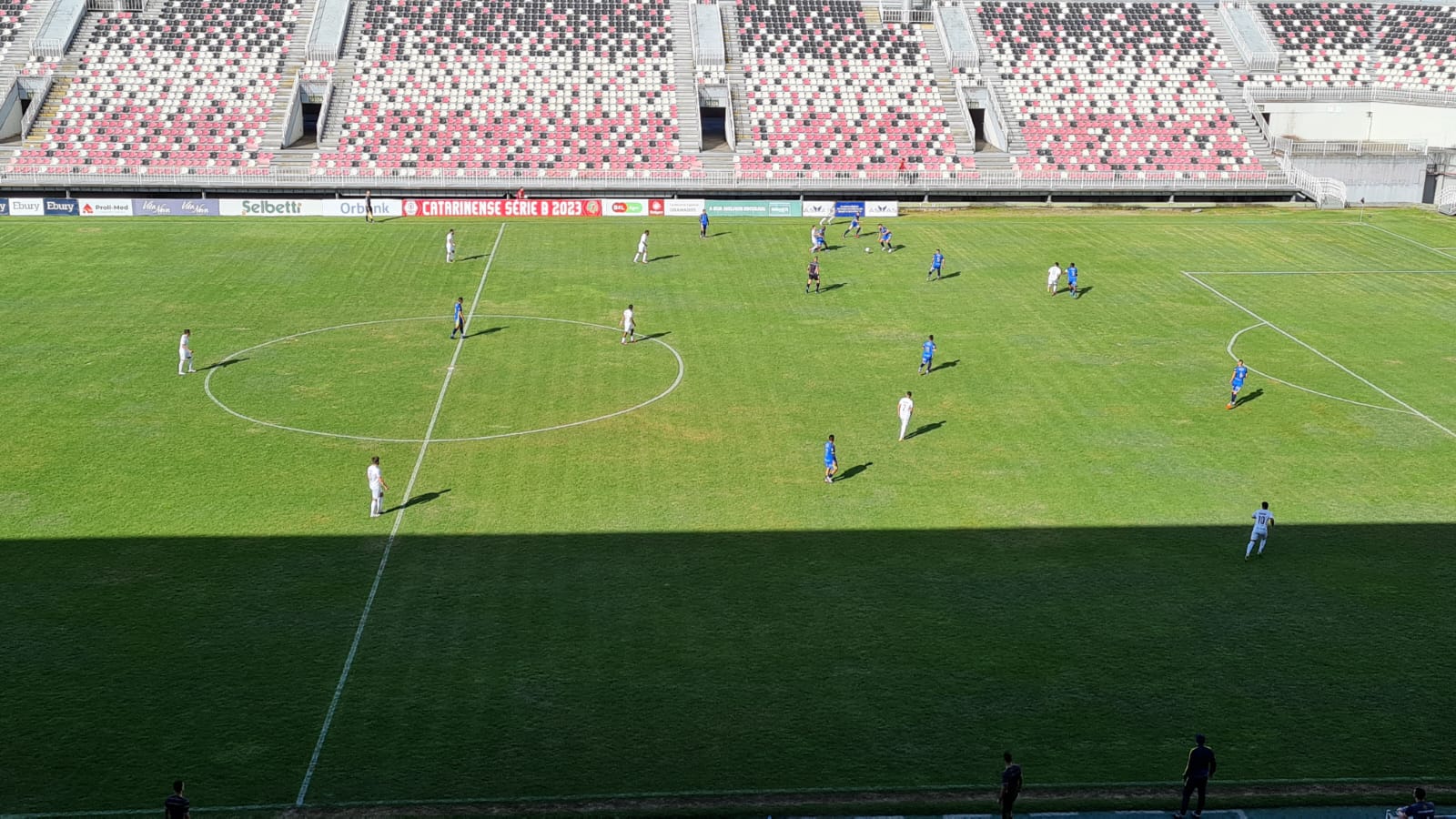 Nação e Avaí empataram por 1 a 1 na Arena Joinville (Foto: Leo