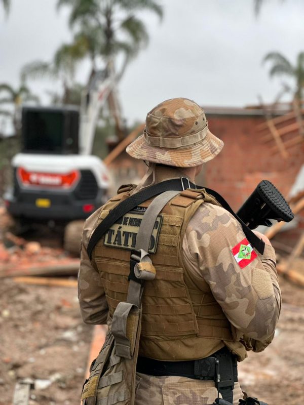 Opera&ccedil;&atilde;o demoliu 17 constru&ccedil;&otilde;es – Foto: PMSC/Divulga&ccedil;&atilde;o/ND