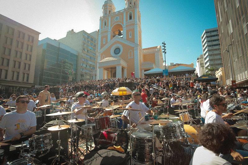 Orquestra de Baterias de Florian&oacute;polis teve mais de 400 bateras se revezando – Foto: Guilherme Bento/PMF/ND