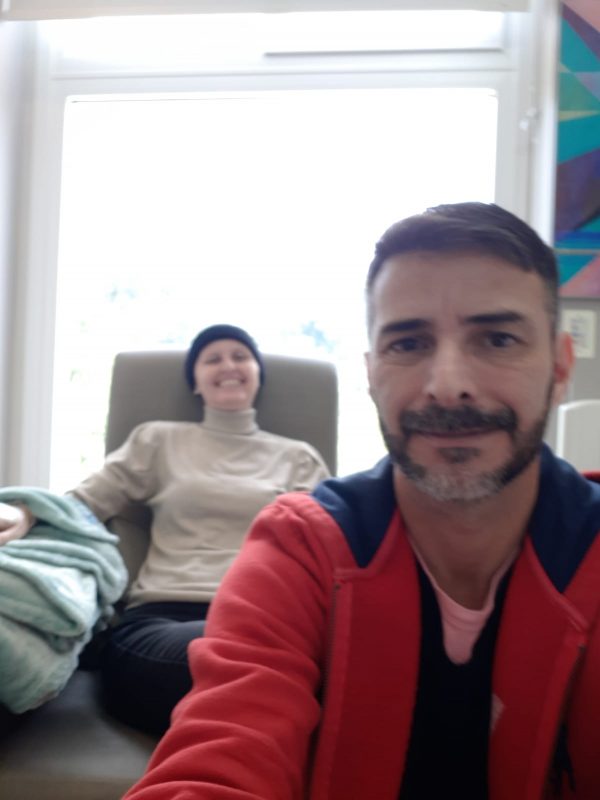 Joice e o marido Ednei, juntos durante tratamento no HSC – Foto: Arquivo pessoal/Divulga&ccedil;&atilde;o ND