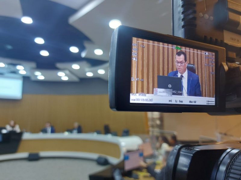 Conselheiro-relator levou quase 3 horas para fazer a leitura do voto no processo – Foto: Paulo Metling/ND