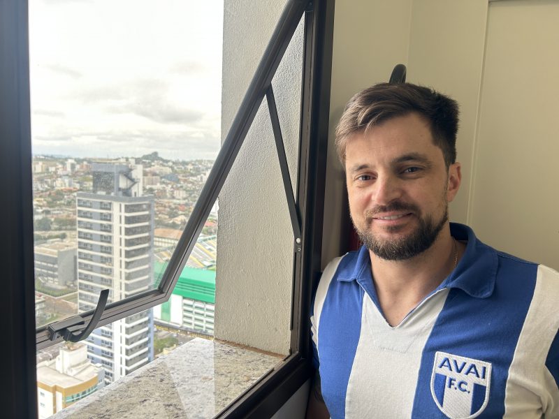 "Vizinho" da Arena Condá, Paulo segue carregando o Avaí no coração