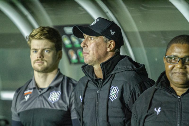 Paulo Baier tenta "arrancada" final para tentar uma vaga no G-8 com o Figueirense