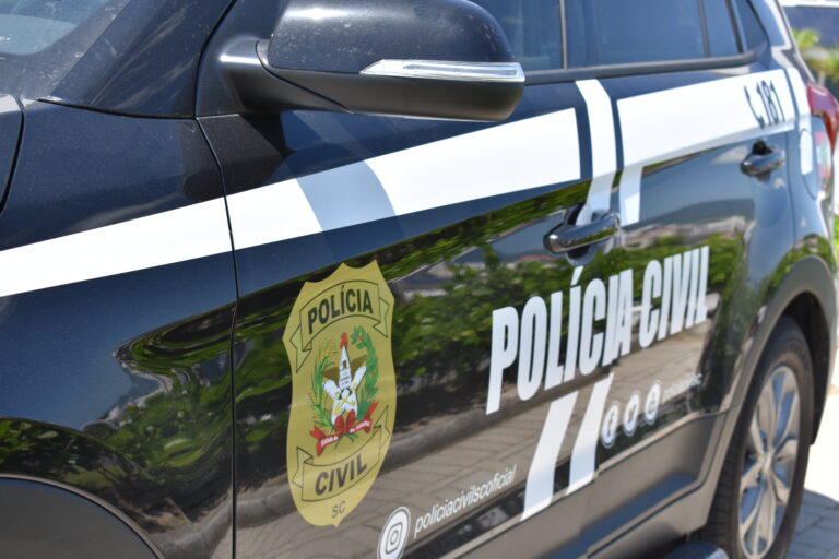 Civilian police were at the house where the incident occurred and found a surveillance camera in a neighbor's house.  – Photo: PCSC/Reproduction/ND