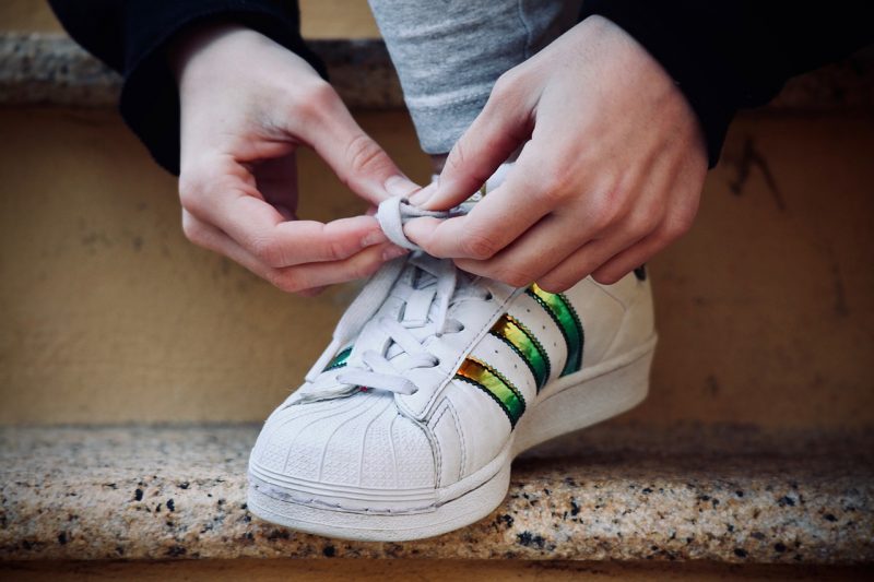 Calçados podem ajudar a proteger os pés de fungos