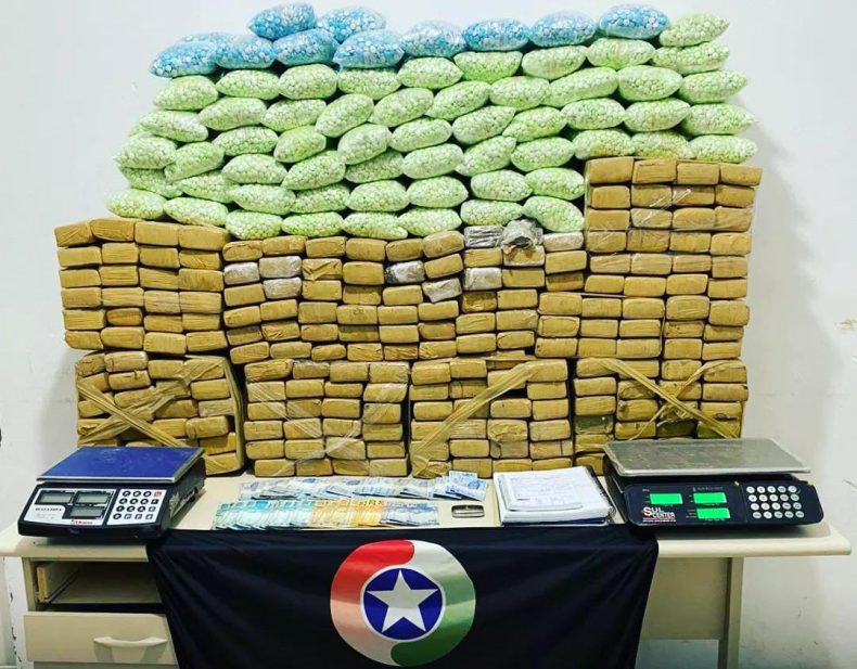 Foram apreendidas 211 kg de maconha e 130 mil comprimidos de ecstasy – Foto: PM/Divulga&ccedil;&atilde;o/ND