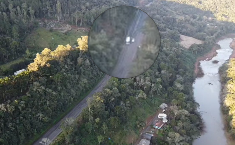 O motorista foi flagrado pelo drone da polícia. 