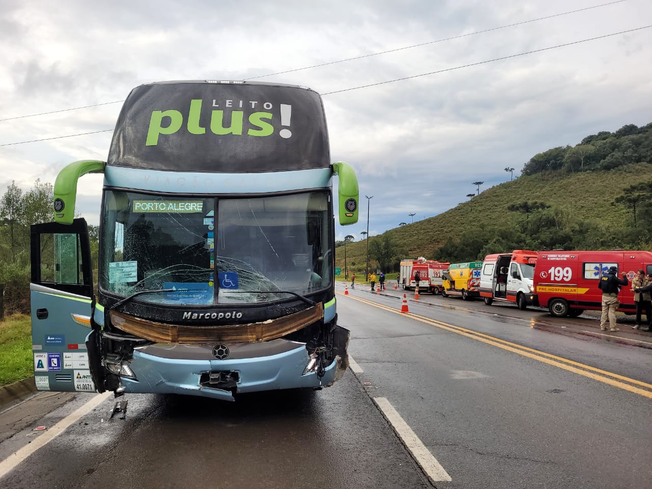 Motorista do ônibus não se feriu - CBMSC/ Divulgação/ ND