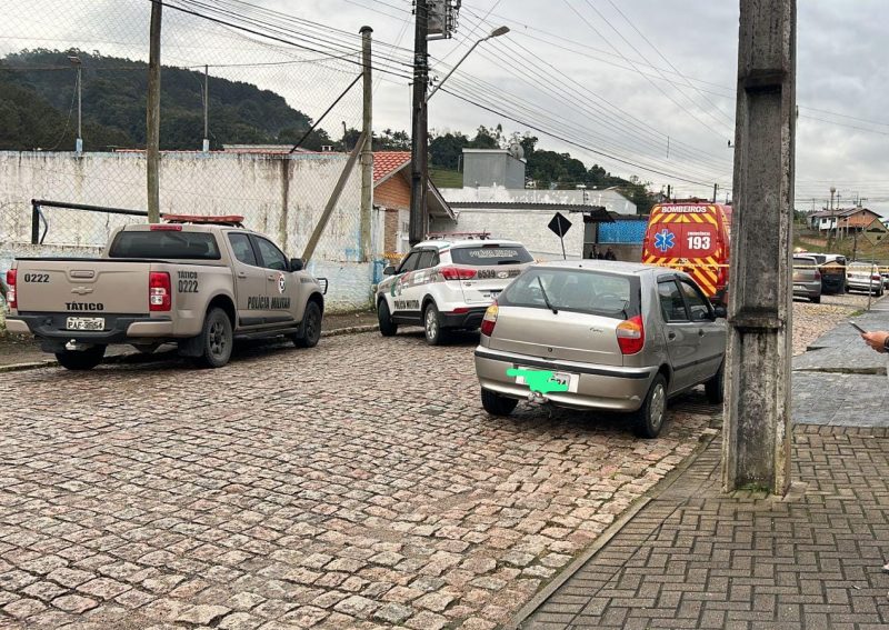 Jovem &eacute; morto a tiros dentro do pr&oacute;prio carro em Rio do Sul