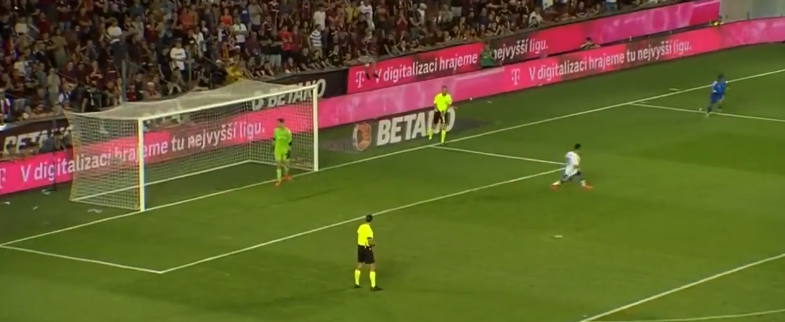 Roony Bardghji cobrou pênalti com estilo