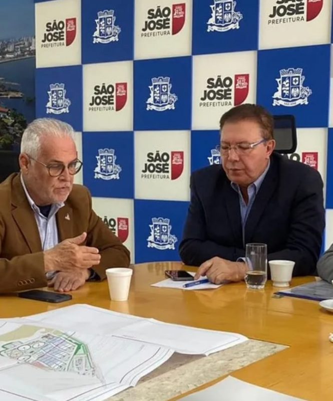 Edson Moritz, presidente da Casan, e o prefeito Orvino Coelho de &Aacute;vila – Foto: Divulga&ccedil;&atilde;o/ND